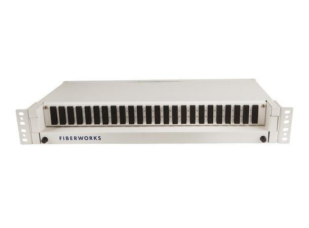 1,5U 19"  panel for 24 SC-DPX, liten ODF Med 0,5U underhylle og 2U deksel 